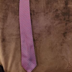 Geoffrey Beene 100% silk tie